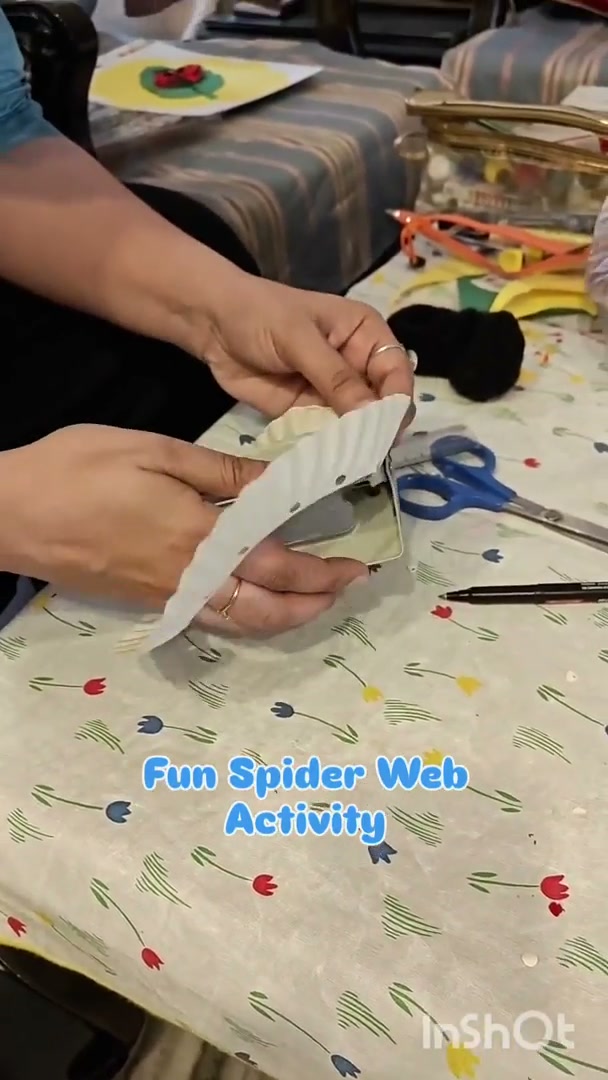 Paper Plate Spider Web 🕷️ - DIY TLM for PreschoolTurn a paper plate and leftover wool into a fu (1)